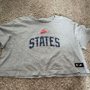 nike cropped tshirt